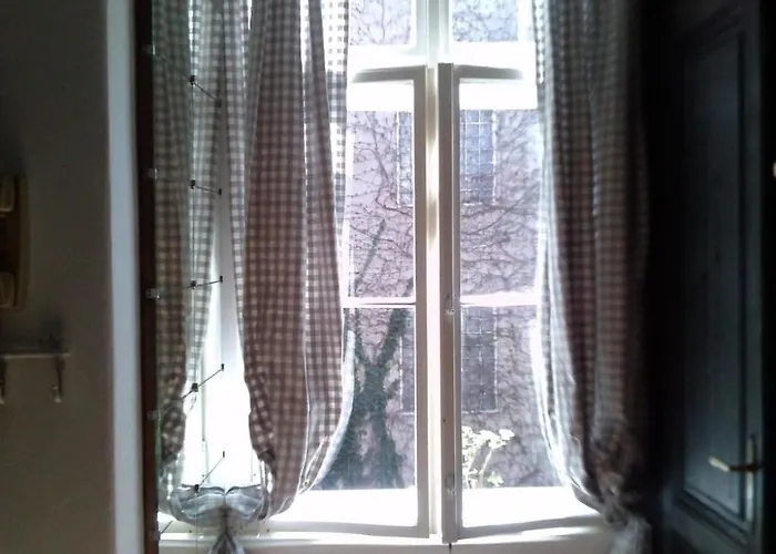 In Hernals Mit Garten- Und Strassenblick By Interhome