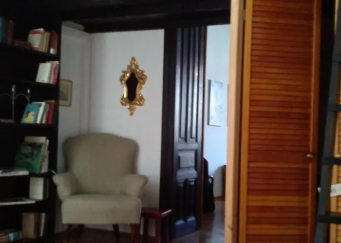 In Hernals Mit Garten- Und Strassenblick By Interhome * Βιέννη