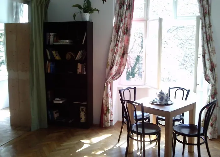 In Hernals Mit Garten- Und Strassenblick By Interhome *