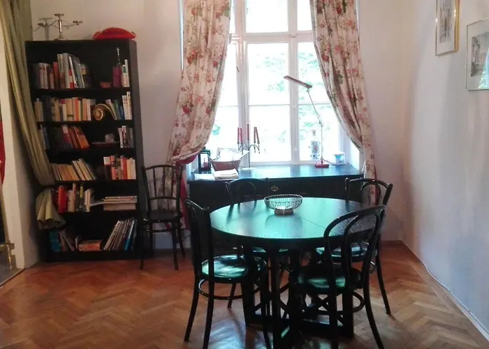 In Hernals Mit Garten- Und Strassenblick By Interhome Βιέννη