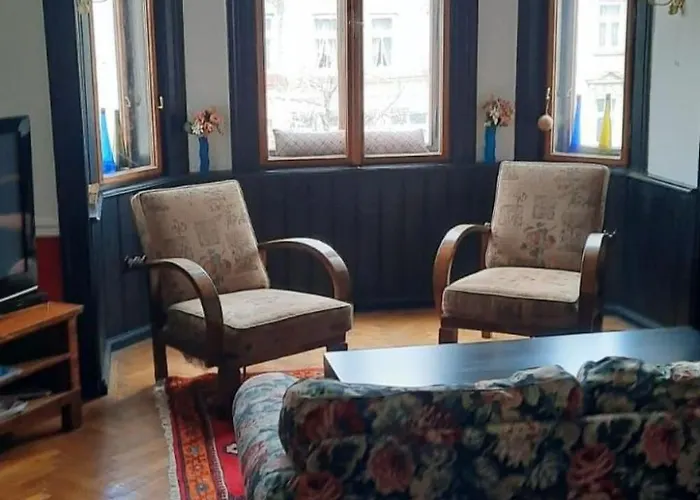 In Hernals Mit Garten- Und Strassenblick By Interhome * Βιέννη
